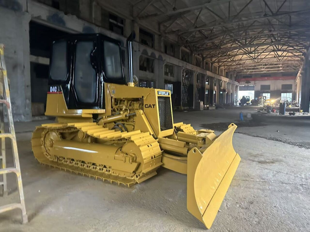 Caterpillar D4C - Bulldozer: picture 1 Caterpillar D4C - Bulldozer: picture 1