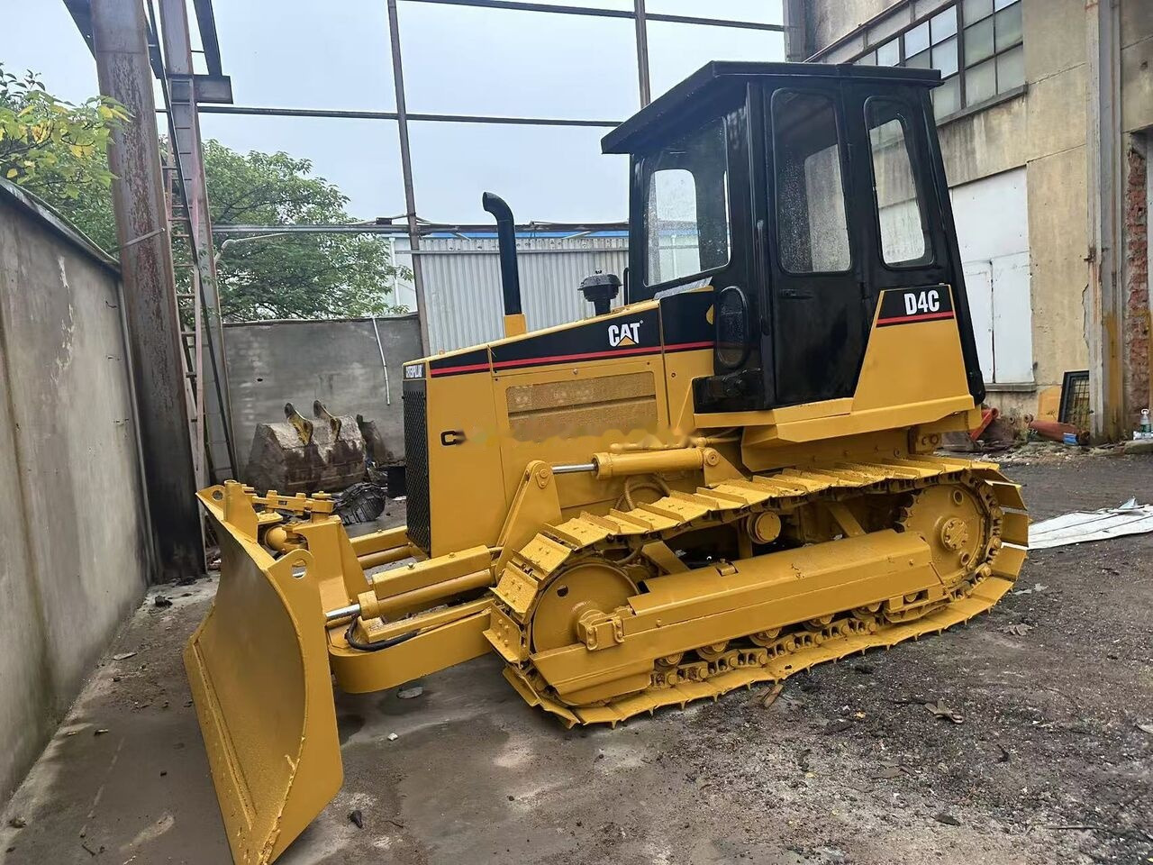 Caterpillar D4C - Bulldozer: picture 1 Caterpillar D4C - Bulldozer: picture 1