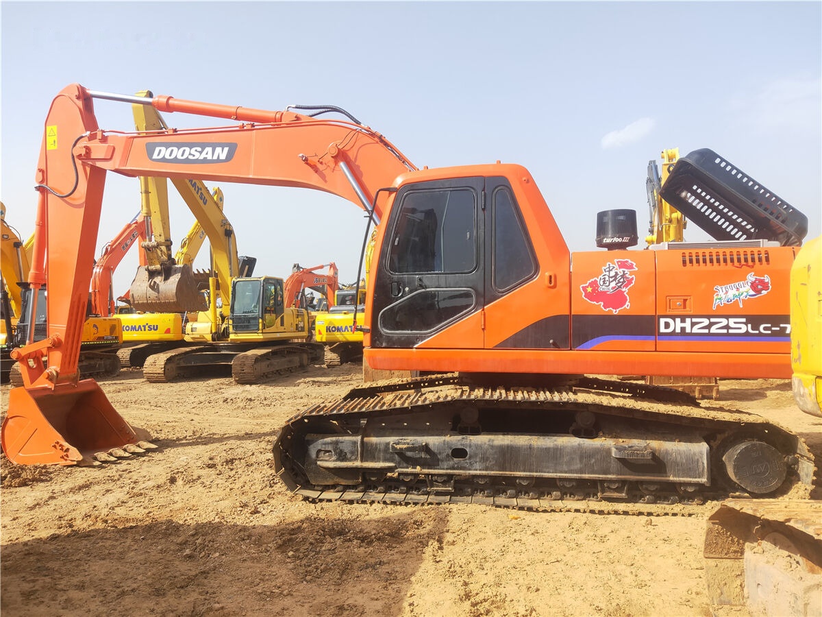 Doosan DH225 - Crawler excavator: picture 1 Doosan DH225 - Crawler excavator: picture 1