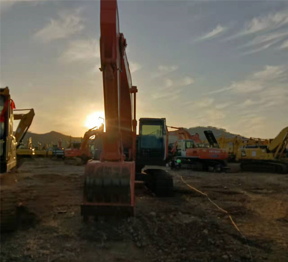 Hitachi ZX210 - Crawler excavator: picture 4 Hitachi ZX210 - Crawler excavator: picture 4