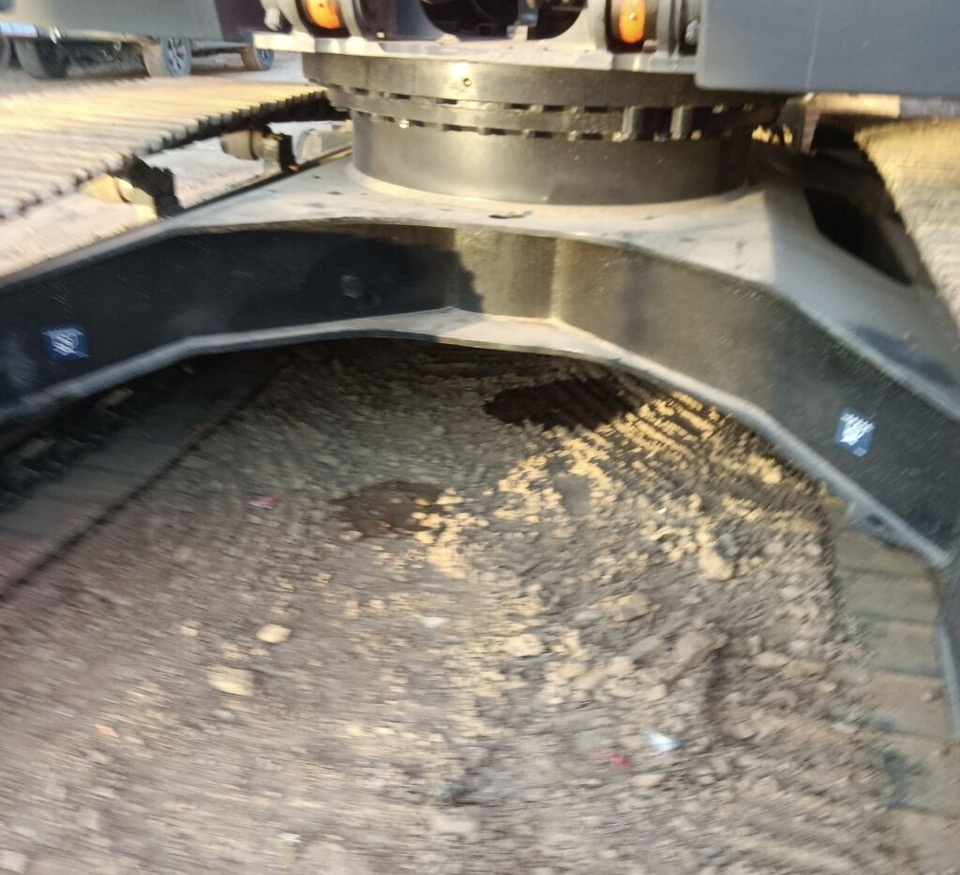 Hitachi ZX240 - Crawler excavator: picture 2 Hitachi ZX240 - Crawler excavator: picture 2