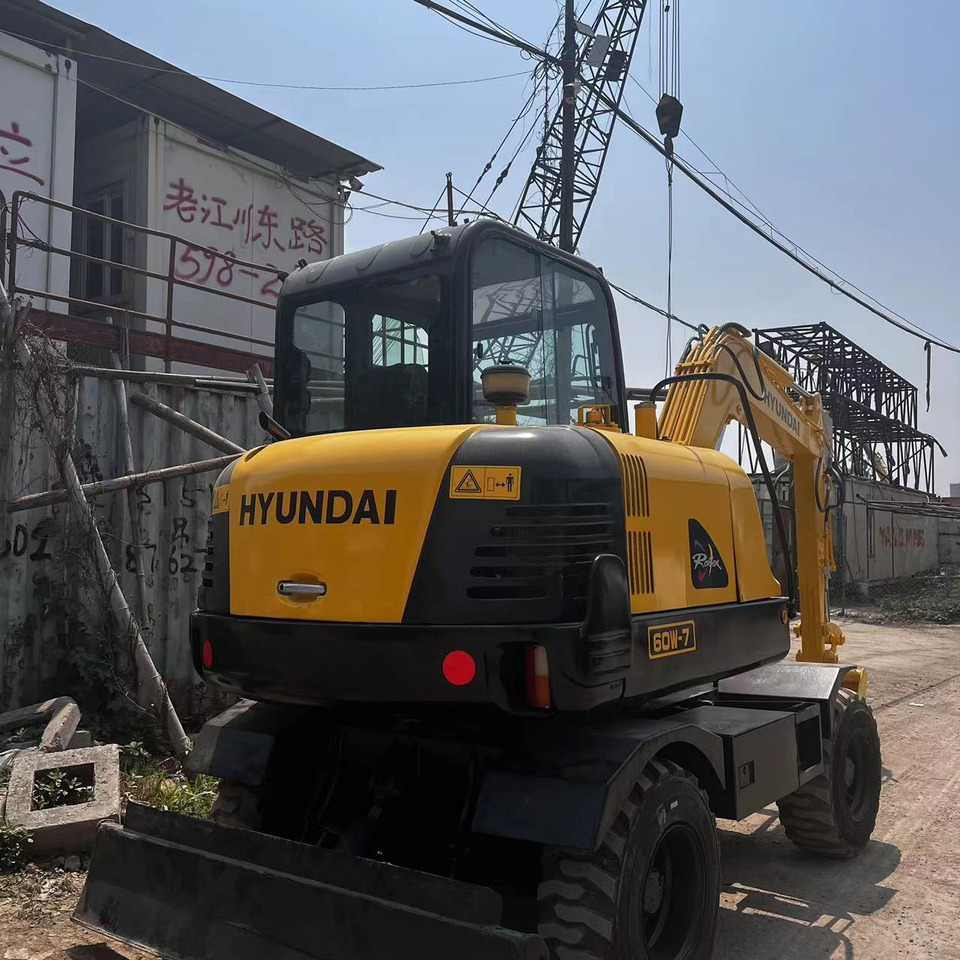 Hyundai R60W-7 - Wheel excavator: picture 4 Hyundai R60W-7 - Wheel excavator: picture 4