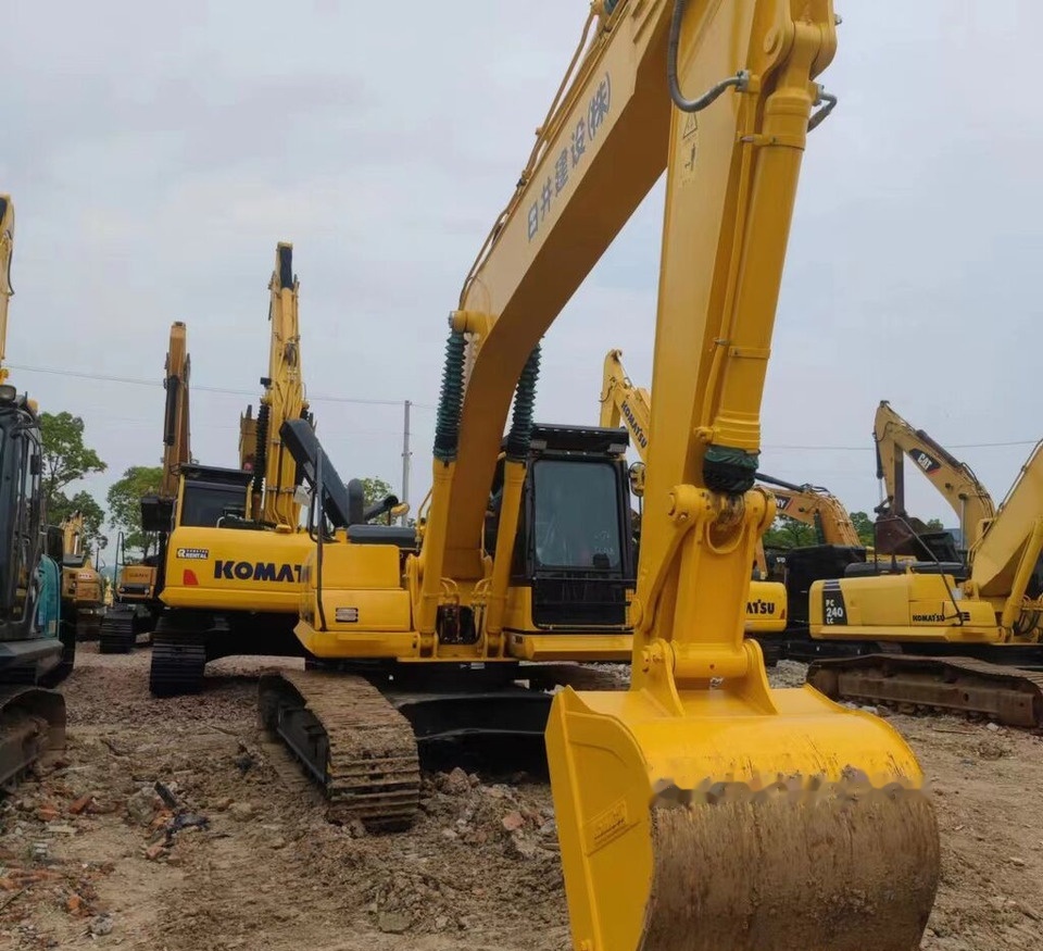 Komatsu PC220-8 - Crawler excavator: picture 2 Komatsu PC220-8 - Crawler excavator: picture 2