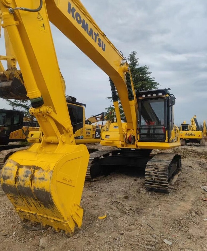 Komatsu PC220-8 - Crawler excavator: picture 1 Komatsu PC220-8 - Crawler excavator: picture 1