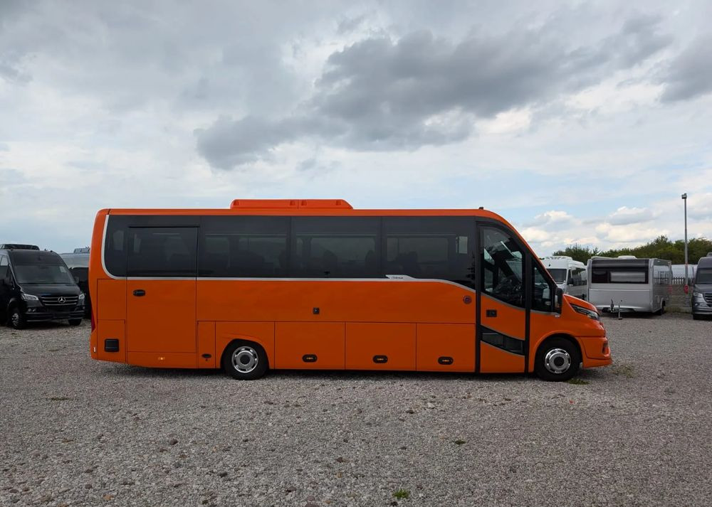 Iveco Daily - Coach: picture 4 Iveco Daily - Coach: picture 4