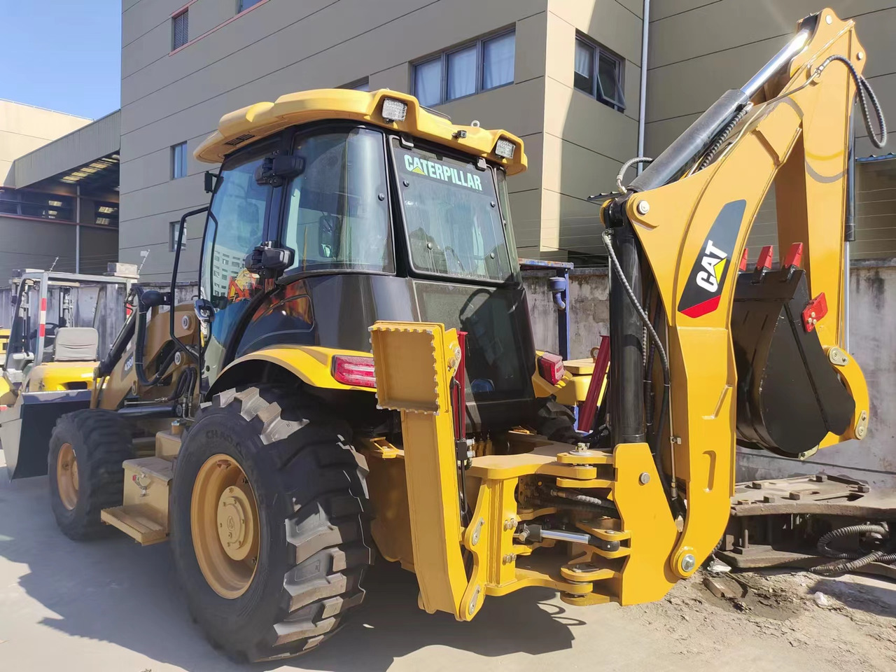 CATERPILLAR 420F - Backhoe loader: picture 1 CATERPILLAR 420F - Backhoe loader: picture 1