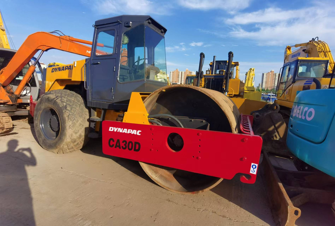 DYNAPAC CA30D - Compactor: picture 1 DYNAPAC CA30D - Compactor: picture 1