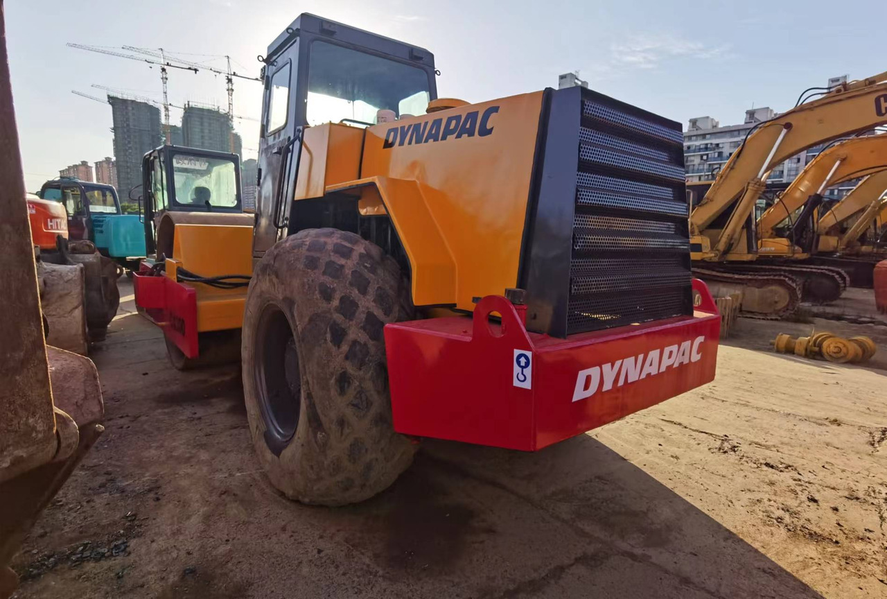 DYNAPAC CA30D - Compactor: picture 5 DYNAPAC CA30D - Compactor: picture 5