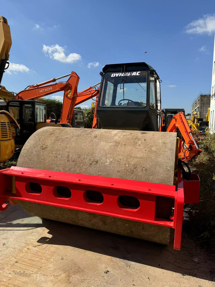 DYNAPAC CA30D - Compactor: picture 2 DYNAPAC CA30D - Compactor: picture 2