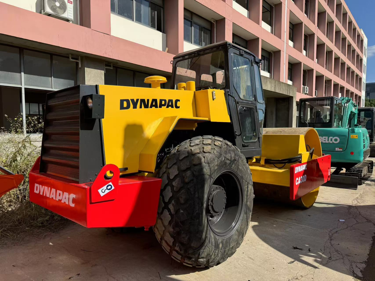DYNAPAC CA30D - Compactor: picture 1 DYNAPAC CA30D - Compactor: picture 1
