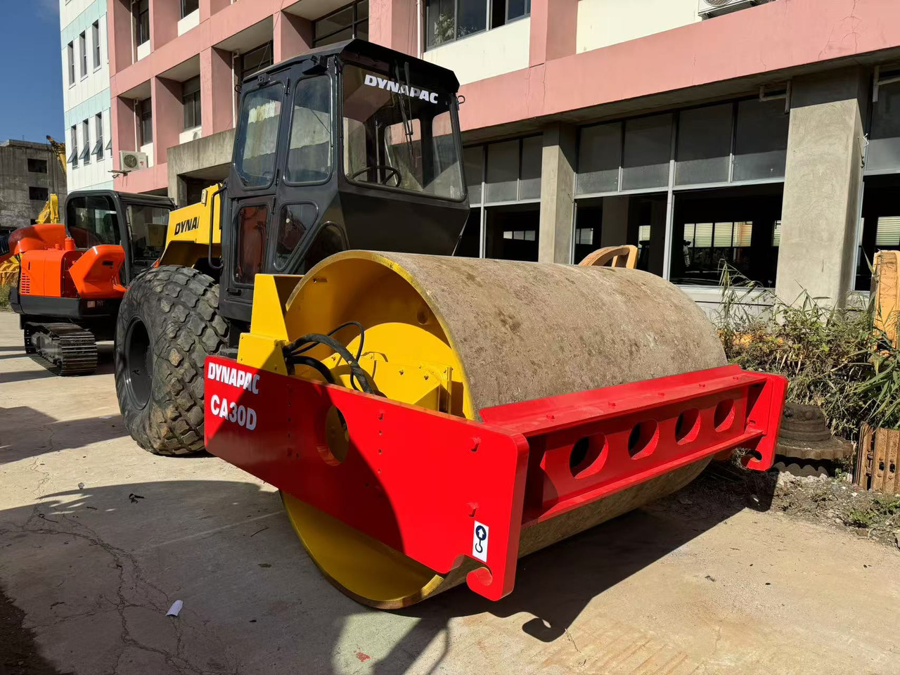 DYNAPAC CA30D - Compactor: picture 2 DYNAPAC CA30D - Compactor: picture 2