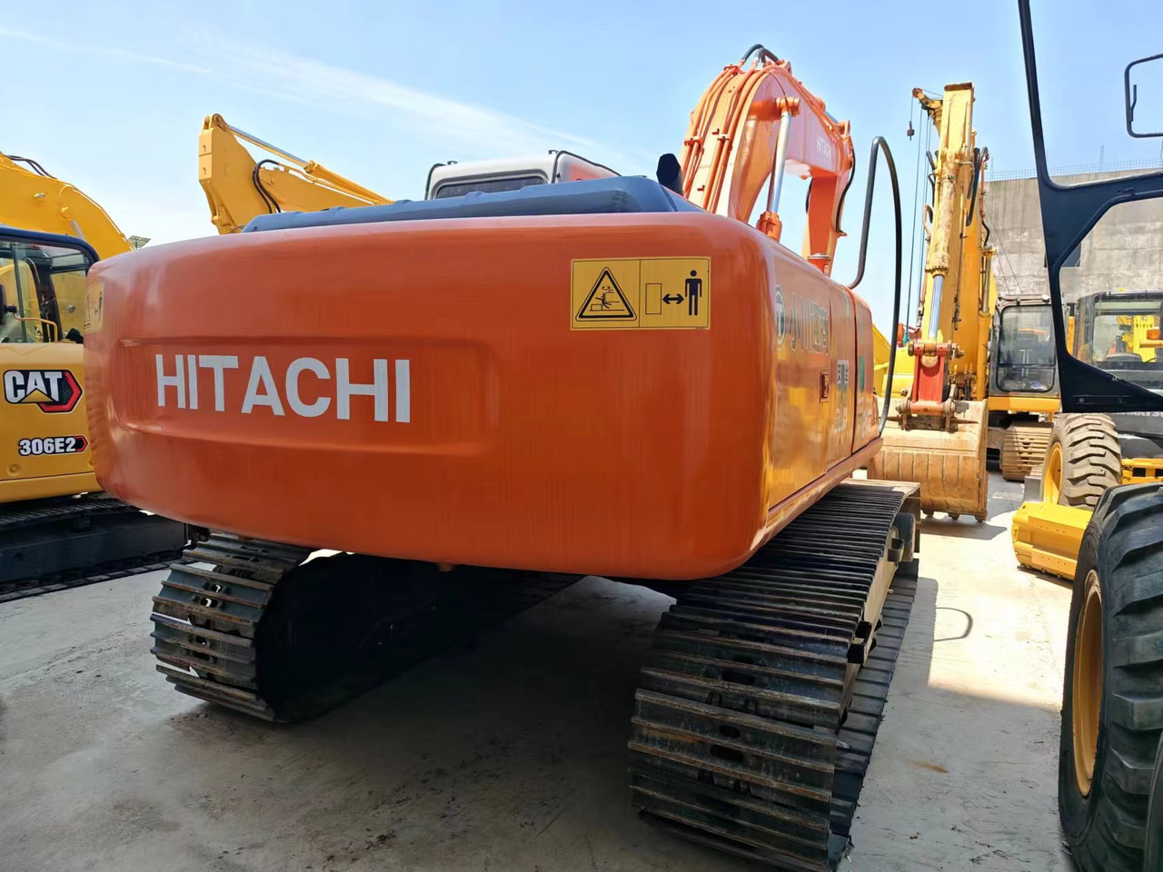 HITACHI EX200-5 - Crawler excavator: picture 2 HITACHI EX200-5 - Crawler excavator: picture 2