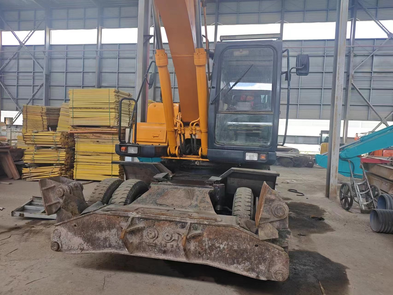 HYUNDAI 210W-7 - Wheel excavator: picture 3 HYUNDAI 210W-7 - Wheel excavator: picture 3