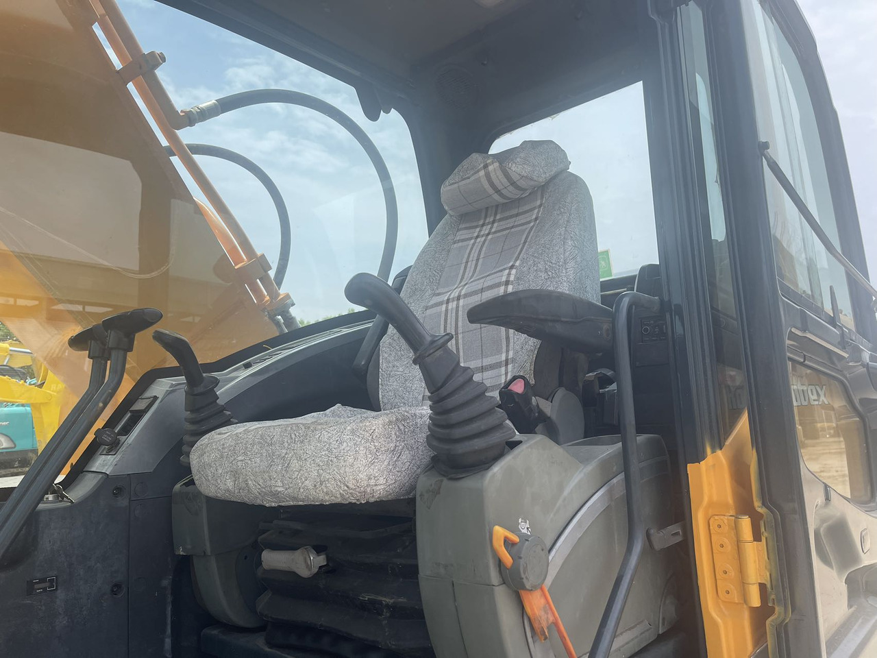 HYUNDAI 220LC-9S - Crawler excavator: picture 5 HYUNDAI 220LC-9S - Crawler excavator: picture 5