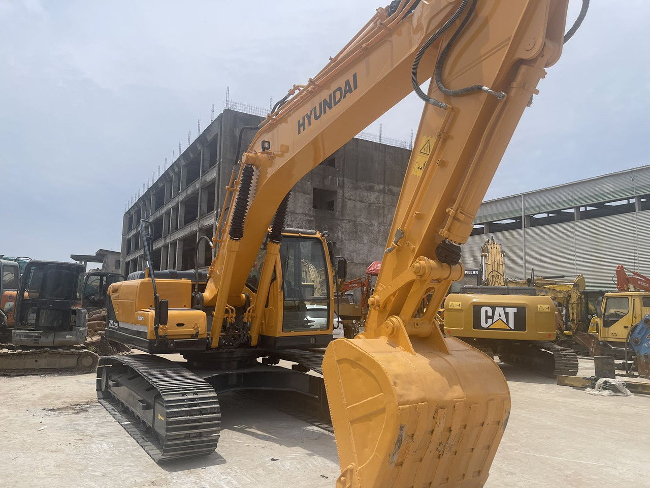 HYUNDAI 220LC-9S - Crawler excavator: picture 4 HYUNDAI 220LC-9S - Crawler excavator: picture 4