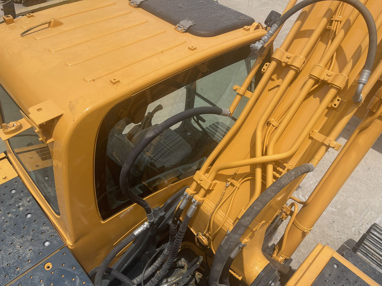 HYUNDAI 220LC-9S - Crawler excavator: picture 3 HYUNDAI 220LC-9S - Crawler excavator: picture 3