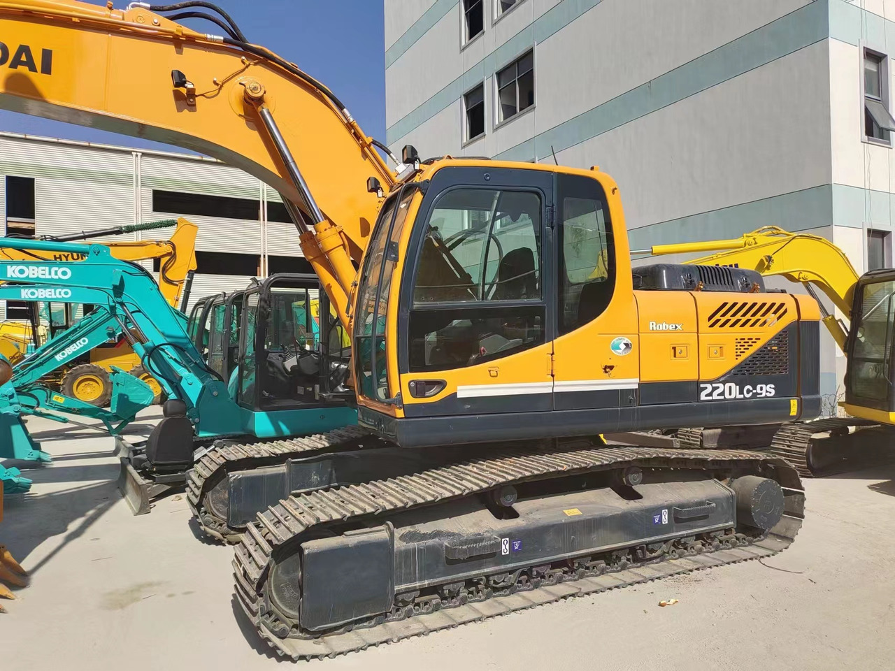 HYUNDAI 220LC-9S - Crawler excavator: picture 2 HYUNDAI 220LC-9S - Crawler excavator: picture 2