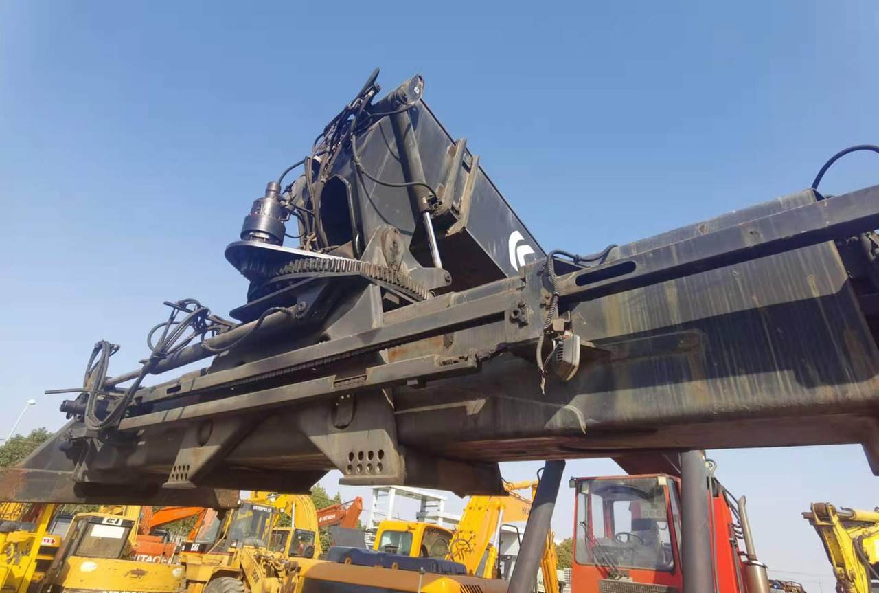 KALMAR DRF450 - Reach stacker: picture 4 KALMAR DRF450 - Reach stacker: picture 4