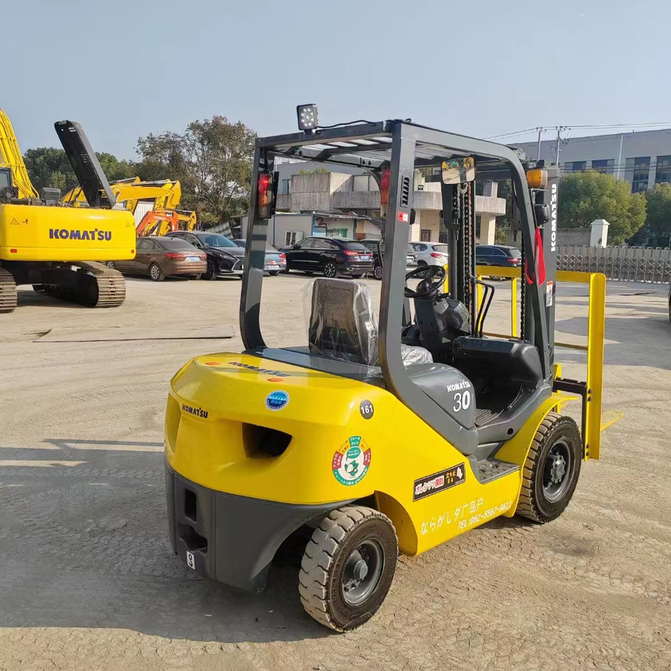 KOMATSU FD30 - Diesel forklift: picture 3 KOMATSU FD30 - Diesel forklift: picture 3