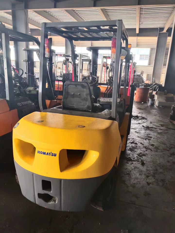 KOMATSU FD30T-17 - Diesel forklift: picture 4 KOMATSU FD30T-17 - Diesel forklift: picture 4