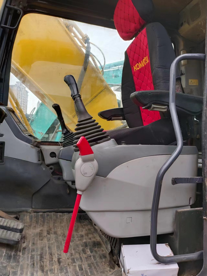 KOMATSU PC200-7 - Crawler excavator: picture 3 KOMATSU PC200-7 - Crawler excavator: picture 3