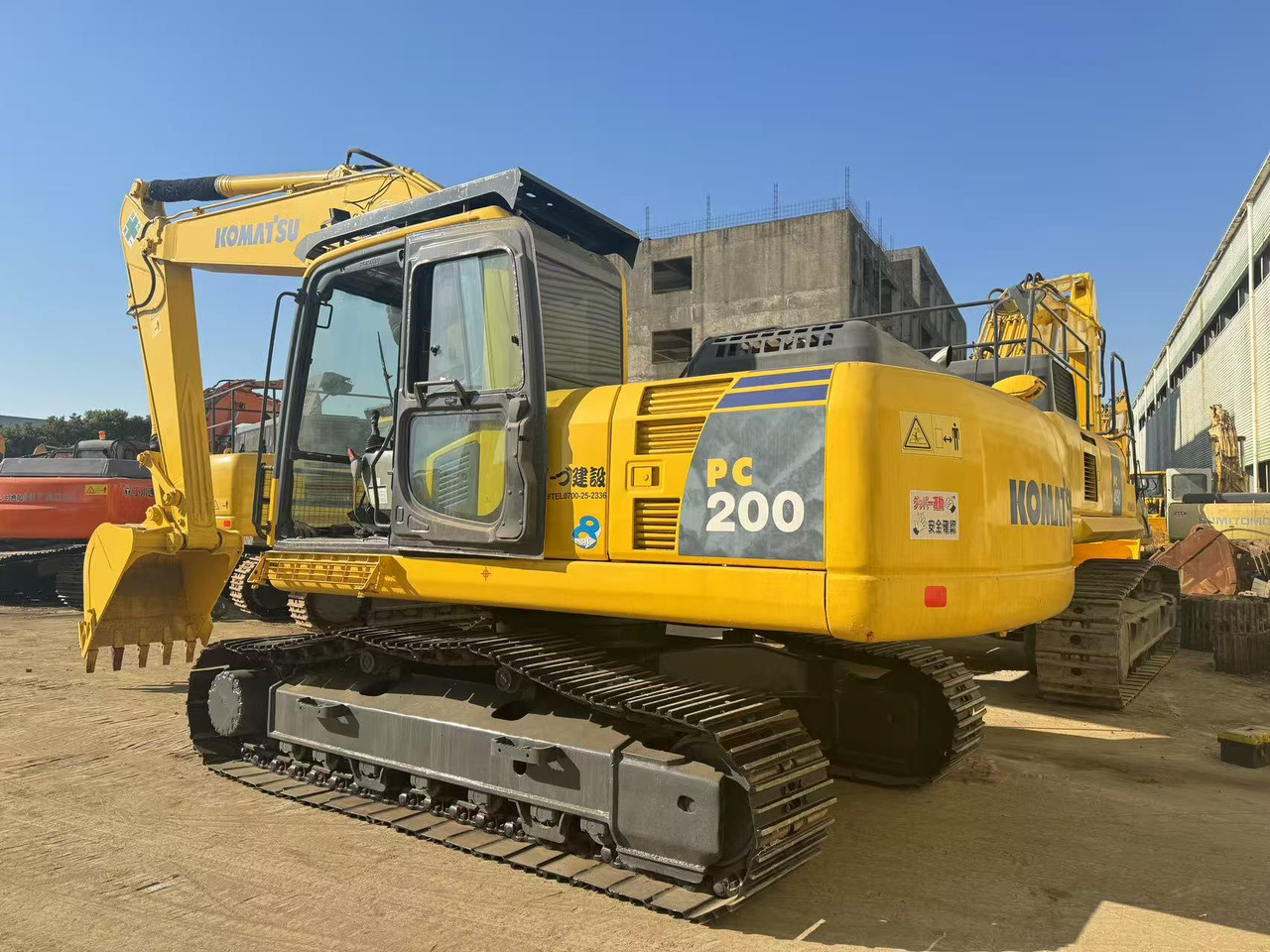 KOMATSU PC200-8 - Crawler excavator: picture 1 KOMATSU PC200-8 - Crawler excavator: picture 1