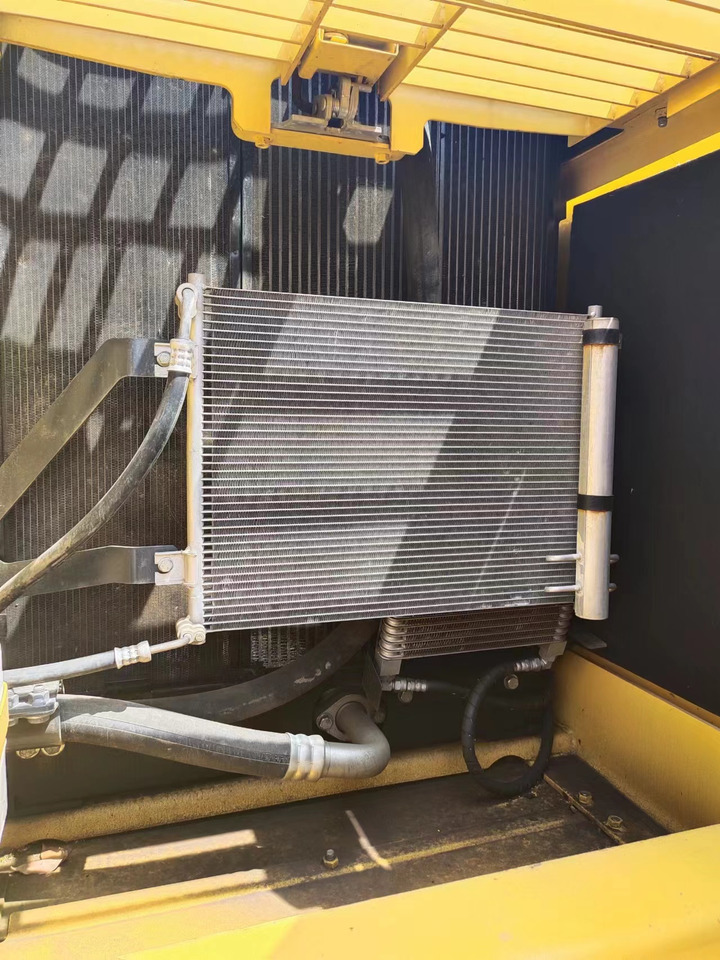 KOMATSU PC200-8 - Crawler excavator: picture 5 KOMATSU PC200-8 - Crawler excavator: picture 5