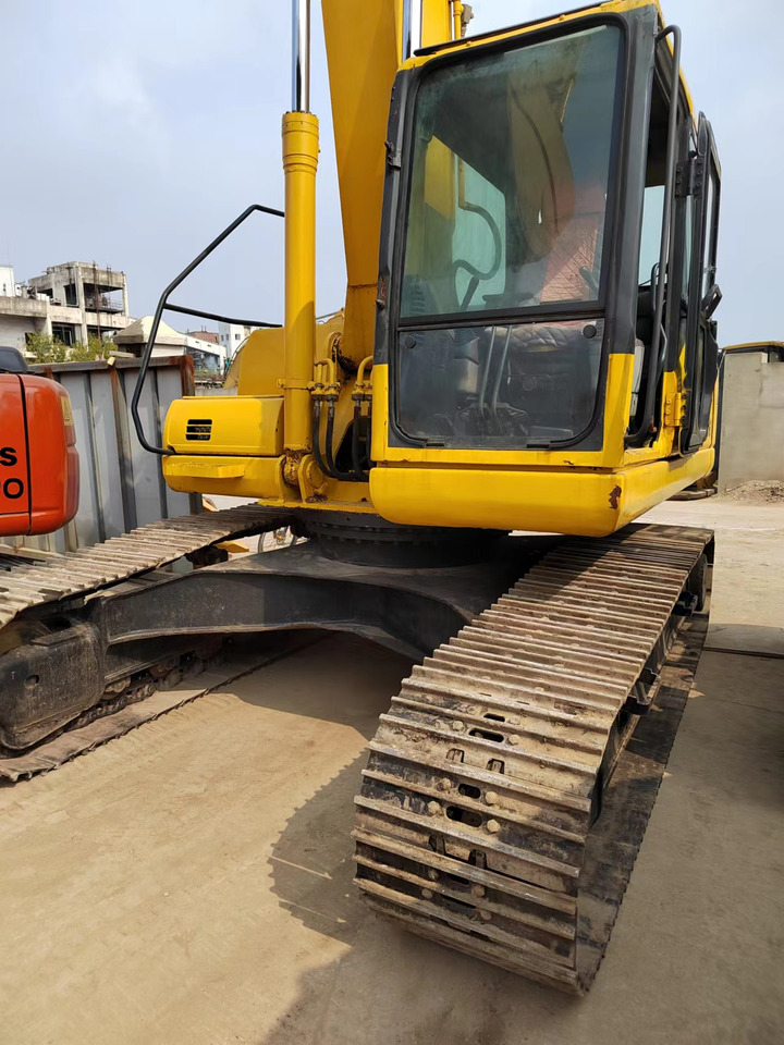 KOMATSU PC220-7 PC200-7 - Crawler excavator: picture 3 KOMATSU PC220-7 PC200-7 - Crawler excavator: picture 3