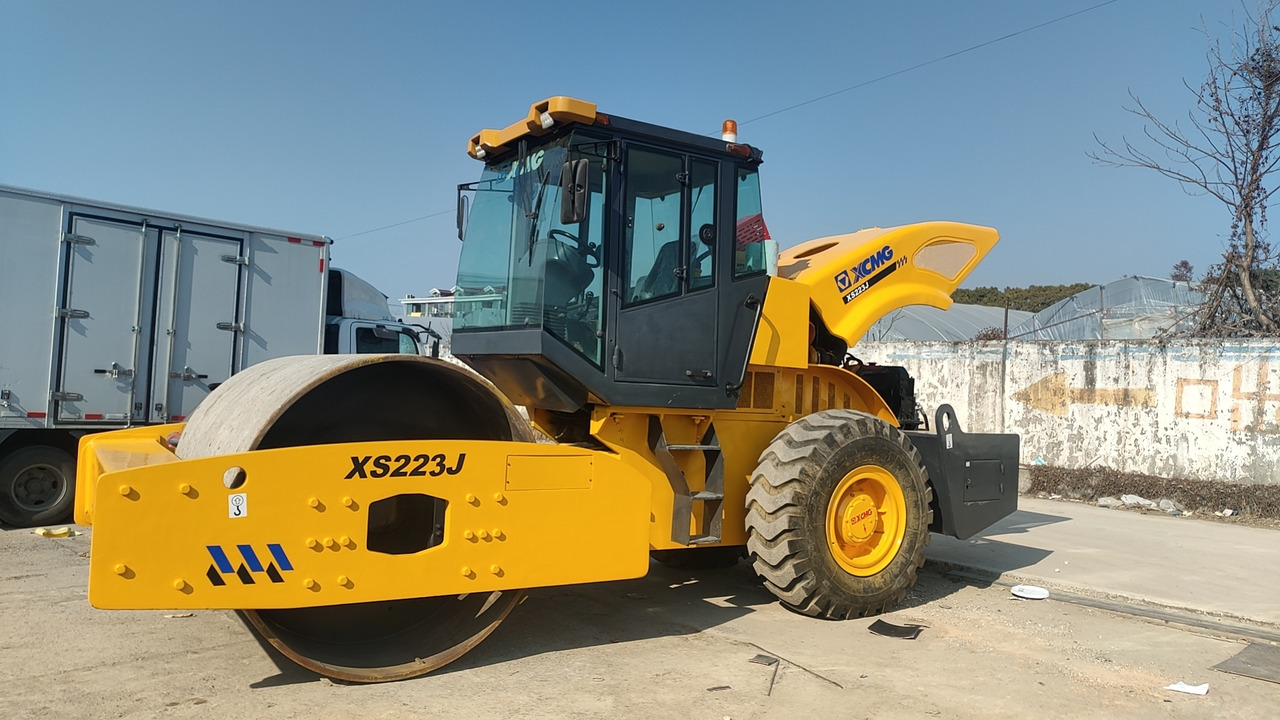 XCMG XS223J - Road roller: picture 1 XCMG XS223J - Road roller: picture 1