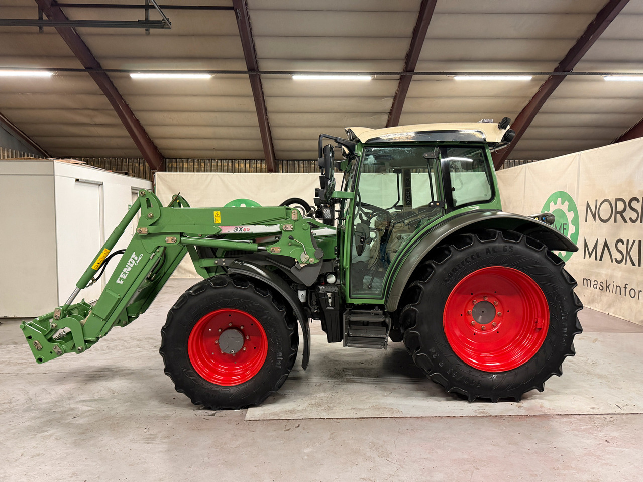 Fendt 211 Vario TMS - Farm tractor: picture 2 Fendt 211 Vario TMS - Farm tractor: picture 2