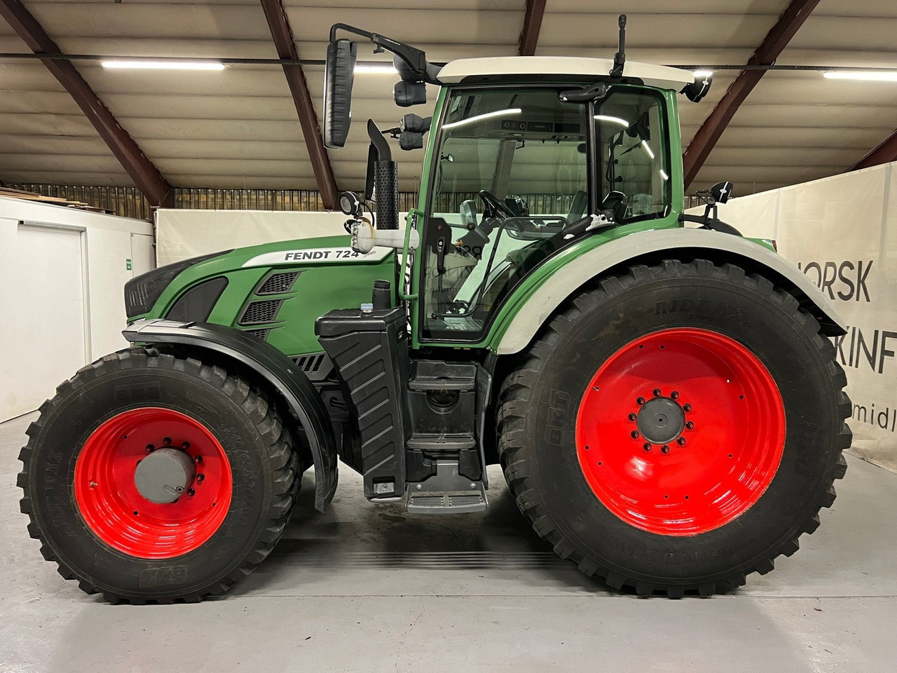 Fendt 724 Vario #TAR INNBYTTE# KAN LEVERES MED ANDRE DEKK# - Farm tractor: picture 1 Fendt 724 Vario #TAR INNBYTTE# KAN LEVERES MED ANDRE DEKK# - Farm tractor: picture 1