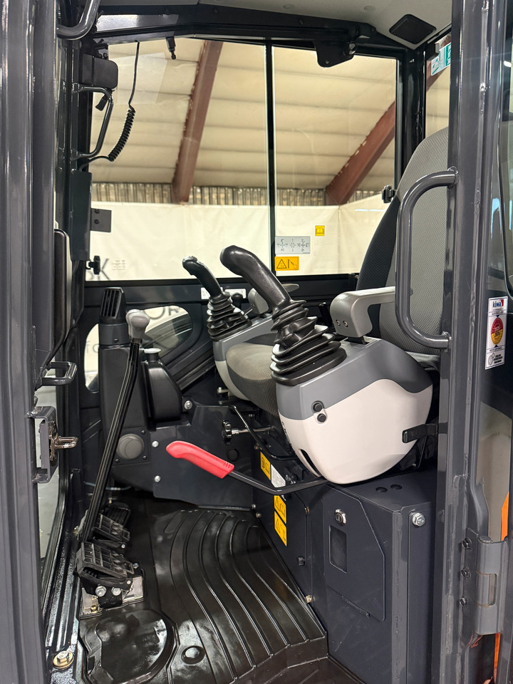 Mini excavator Hitachi ZX26U-6: picture 14