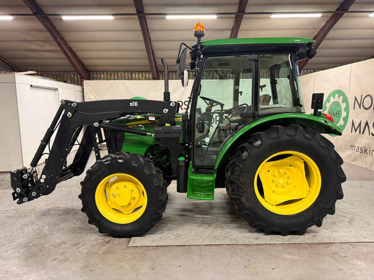 John Deere 5075E - Farm tractor: picture 2 John Deere 5075E - Farm tractor: picture 2