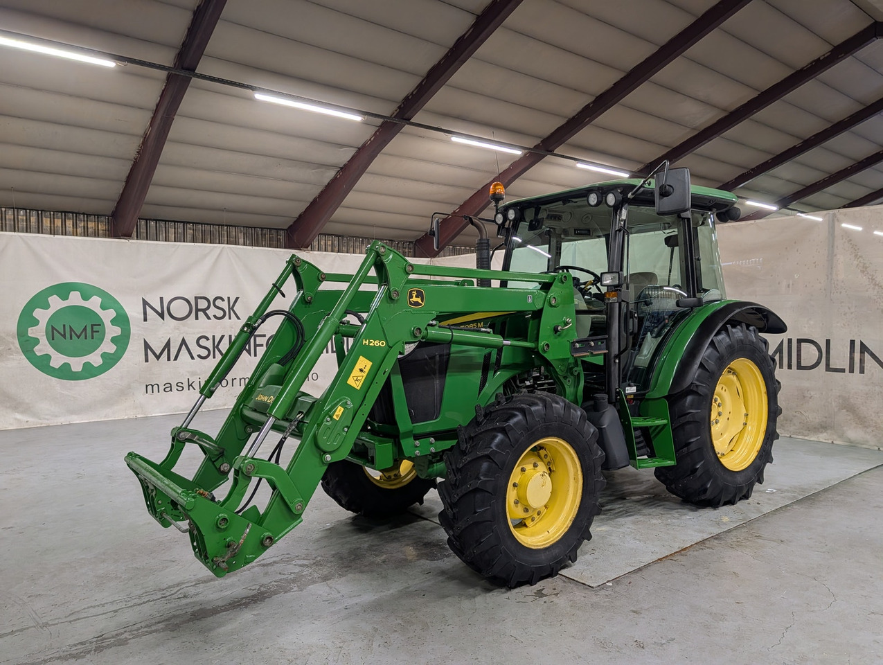John Deere 5085M - Farm tractor: picture 1 John Deere 5085M - Farm tractor: picture 1