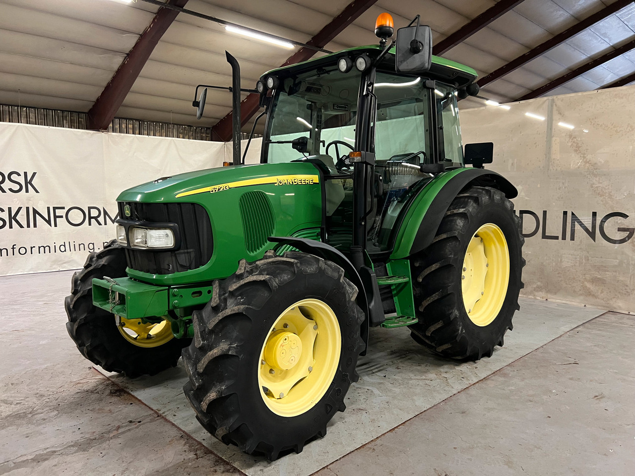 John Deere 5720 #KUN 1318 Timer# Kan selges med redusert mva# - Farm tractor: picture 2 John Deere 5720 #KUN 1318 Timer# Kan selges med redusert mva# - Farm tractor: picture 2