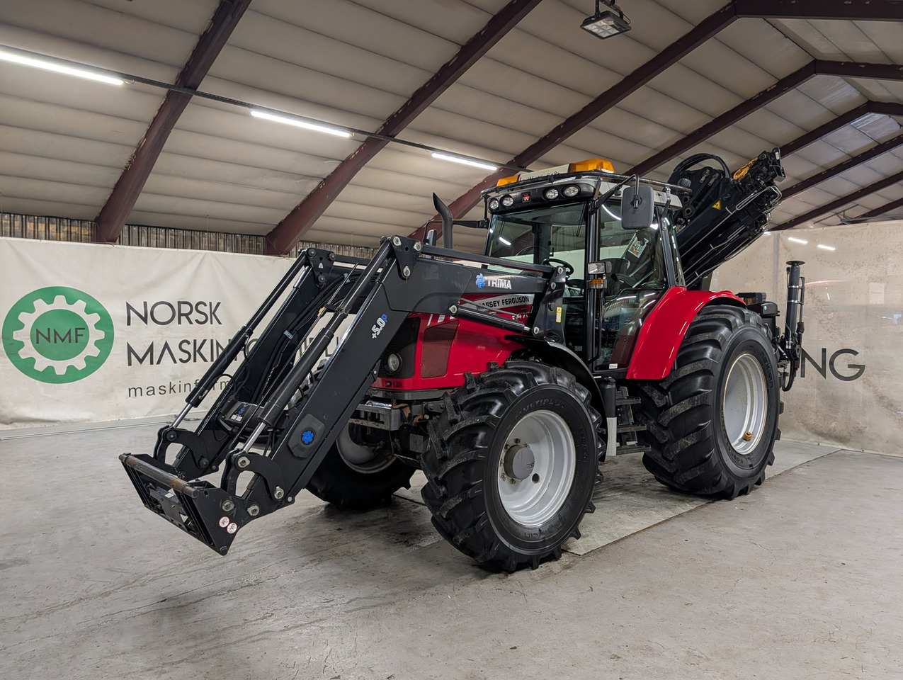 Massey Ferguson 5470 - Farm tractor: picture 1 Massey Ferguson 5470 - Farm tractor: picture 1