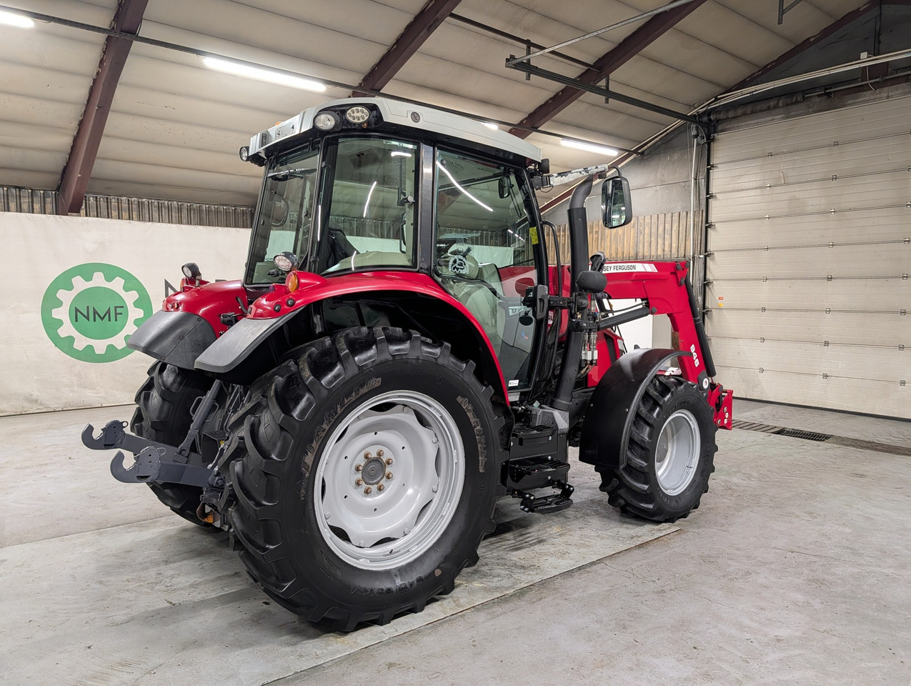Massey Ferguson 5712SL - Farm tractor: picture 5 Massey Ferguson 5712SL - Farm tractor: picture 5