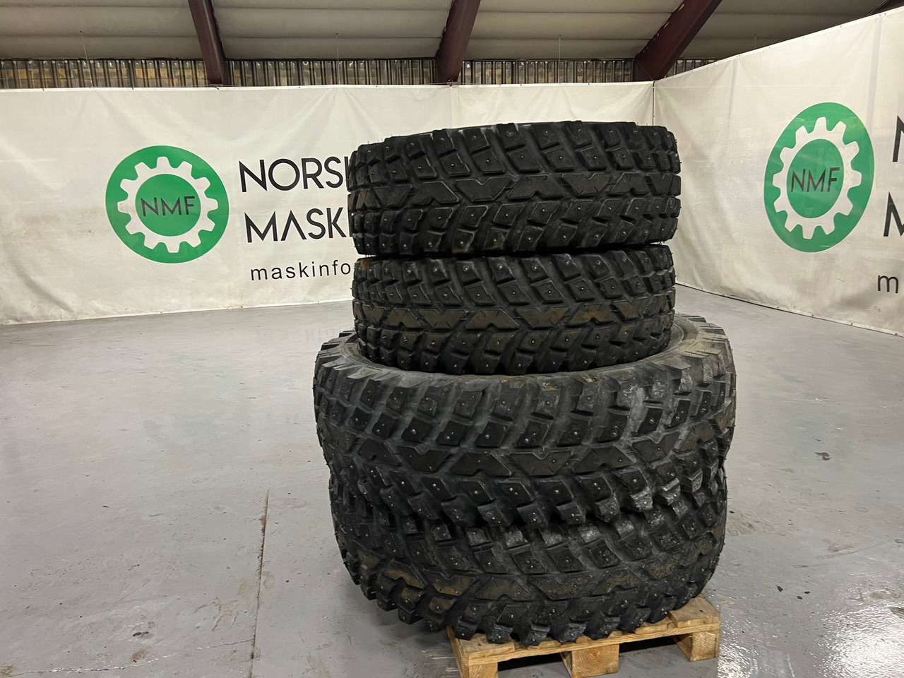 Wheel and tire package for Agricultural machinery TRI 2 Dekk, TRI 2 DEKK MED PIGG: picture 1