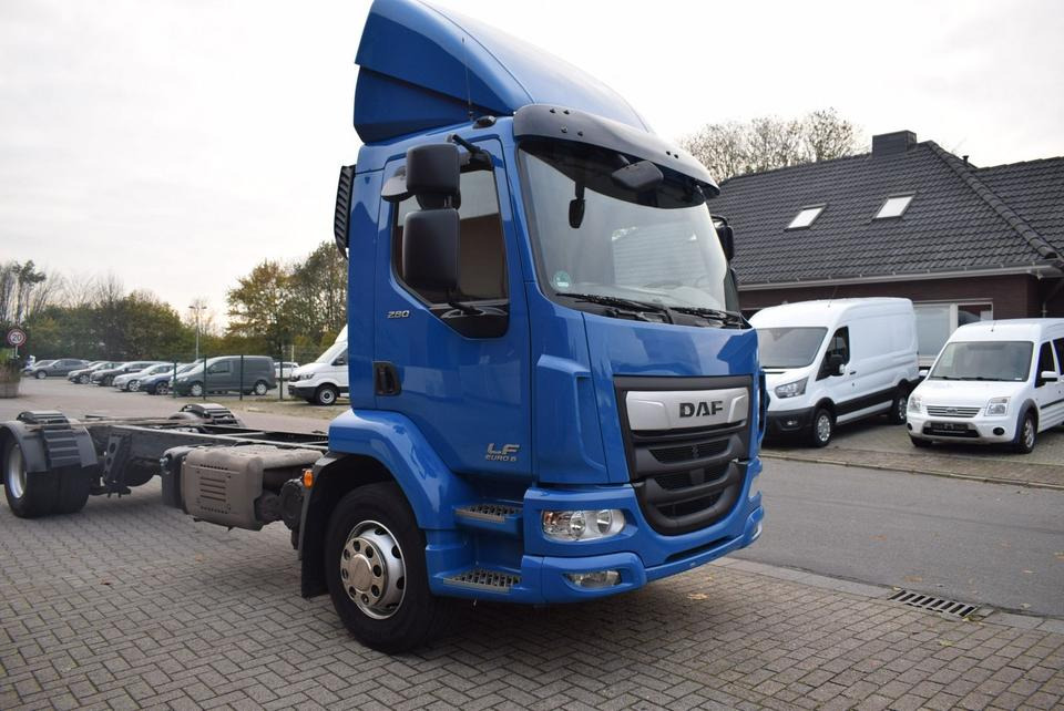 Cab chassis truck DAF  LF 280 Fahrgestell Klima Navi 8-Gang ACC AHK: picture 12