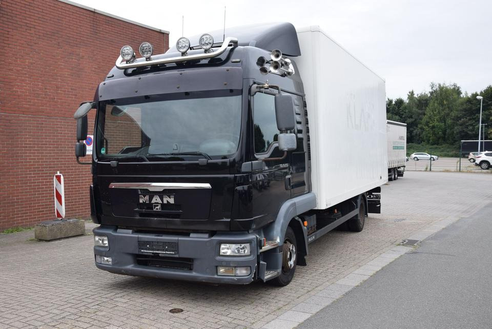 MAN TGL 8.250 Koffer 6,10m Klima AHK Standh Tempomat - Box truck: picture 4 MAN TGL 8.250 Koffer 6,10m Klima AHK Standh Tempomat - Box truck: picture 4