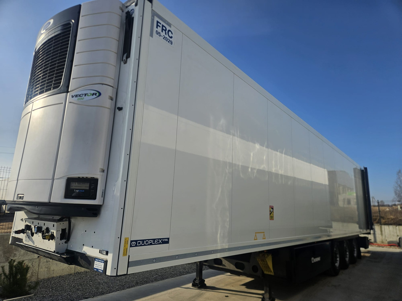 KRONE SD Carrier Vector 1550 - Refrigerator semi-trailer: picture 4 KRONE SD Carrier Vector 1550 - Refrigerator semi-trailer: picture 4