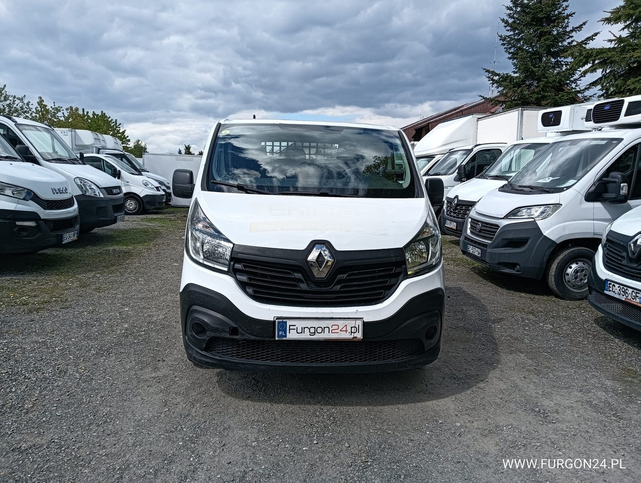 RENAULT TRAFIC SKRZYNIA PAKA Z NAJAZDAMI I PÓŁKAMI NR 689 - Open body delivery van: picture 2 RENAULT TRAFIC SKRZYNIA PAKA Z NAJAZDAMI I PÓŁKAMI NR 689 - Open body delivery van: picture 2