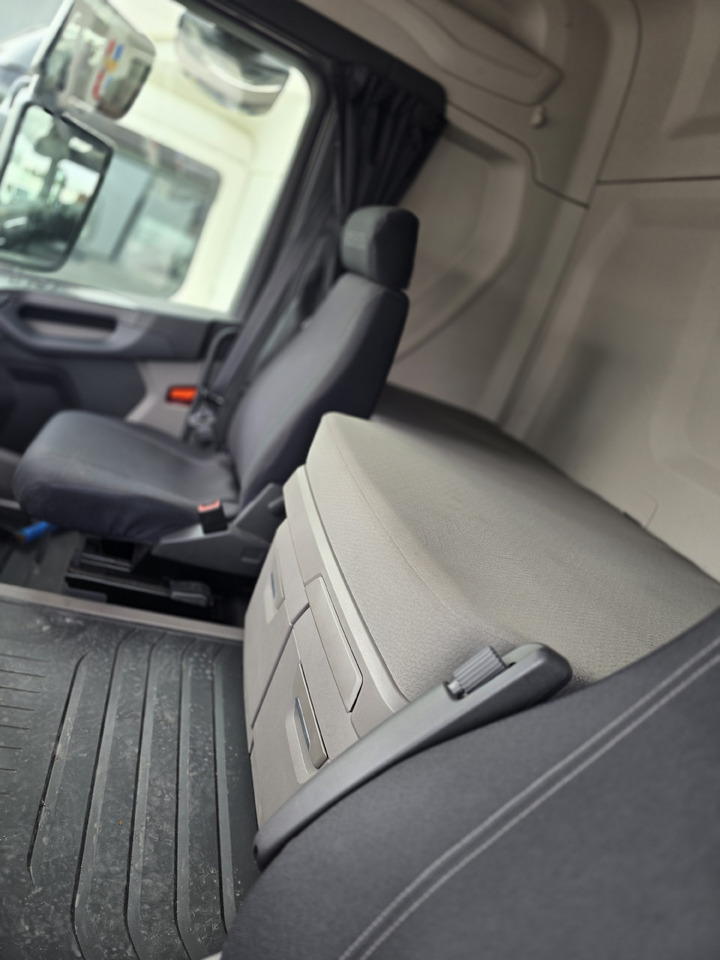 Container transporter/ Swap body truck SCANIA R 450: picture 15