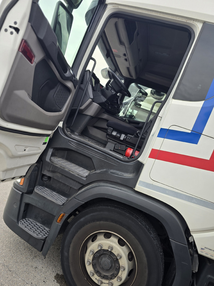 Container transporter/ Swap body truck SCANIA R 450: picture 13