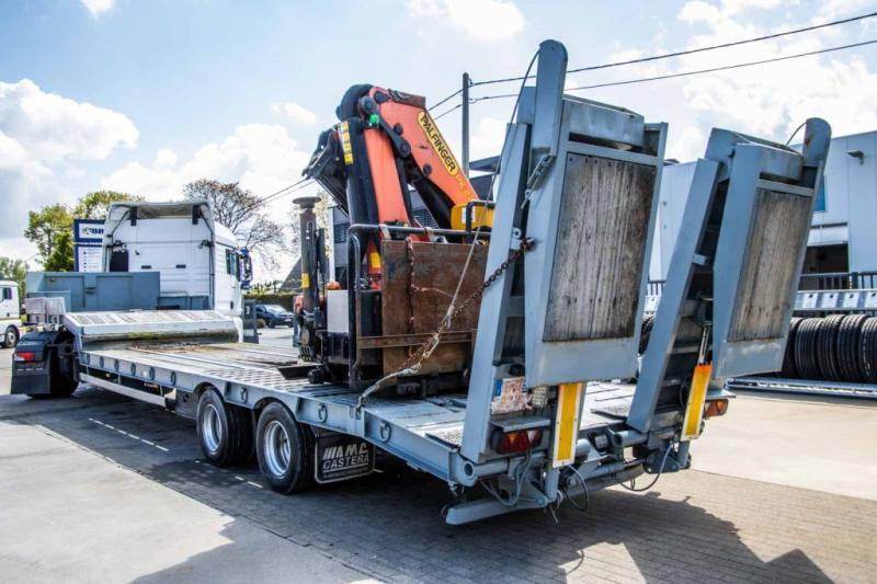 Castera CRANE/KRAN/GRUE-PALFINGER 22002 (2xHydr.) - Low loader semi-trailer: picture 4 Castera CRANE/KRAN/GRUE-PALFINGER 22002 (2xHydr.) - Low loader semi-trailer: picture 4