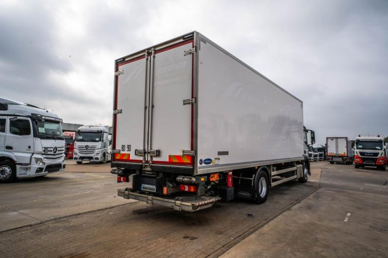 Mercedes ANTOS 1833 +CARRIER SUPRA MULTI 1250Mt+DHOLLANDIA 2.5T - Refrigerator truck: picture 4 Mercedes ANTOS 1833 +CARRIER SUPRA MULTI 1250Mt+DHOLLANDIA 2.5T - Refrigerator truck: picture 4