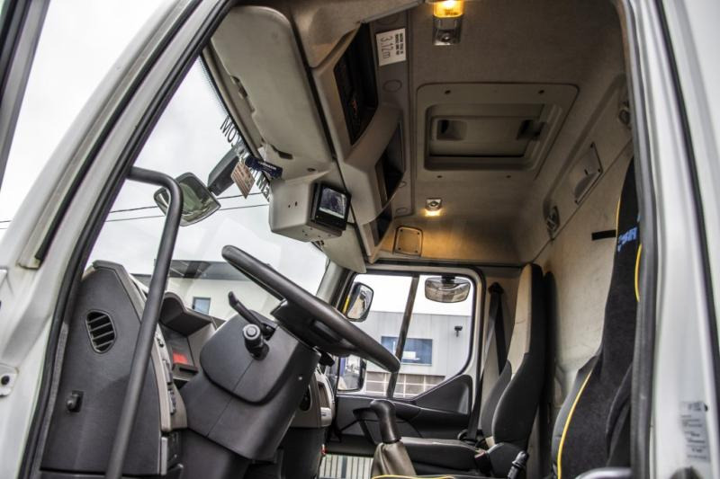 Renault PREMIUM 280 DXI + 13000L ( 4COMP. +SOURCE+DOME ) - Tank truck: picture 5 Renault PREMIUM 280 DXI + 13000L ( 4COMP. +SOURCE+DOME ) - Tank truck: picture 5