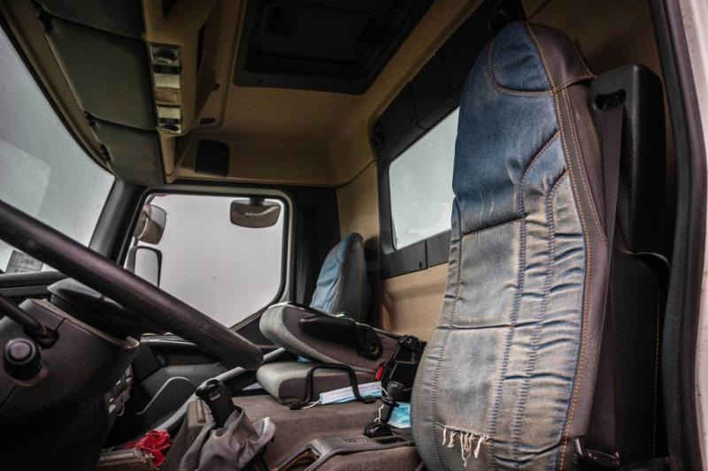 Tipper Renault PREMIUM 320: picture 5 Tipper Renault PREMIUM 320: picture 5