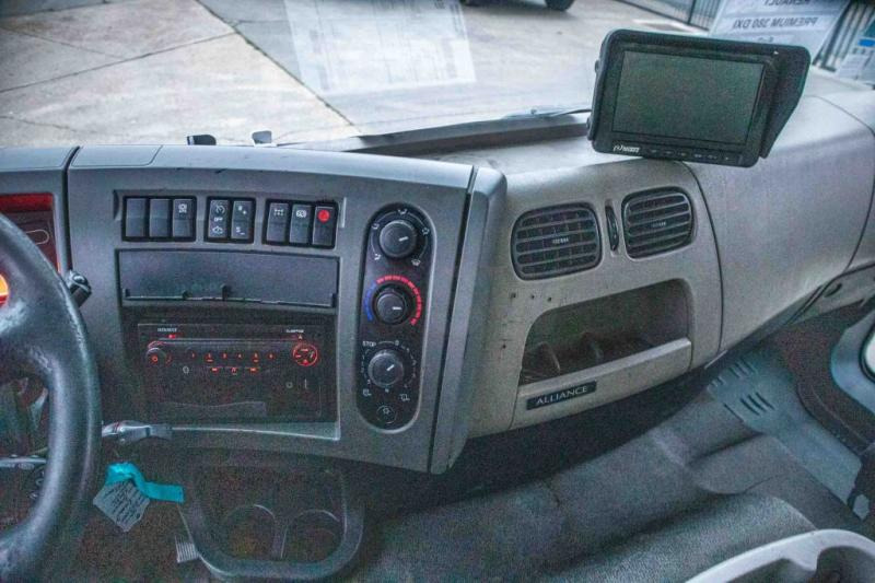 Box truck Renault PREMIUM 380 DXI-6x2: picture 6 Box truck Renault PREMIUM 380 DXI-6x2: picture 6