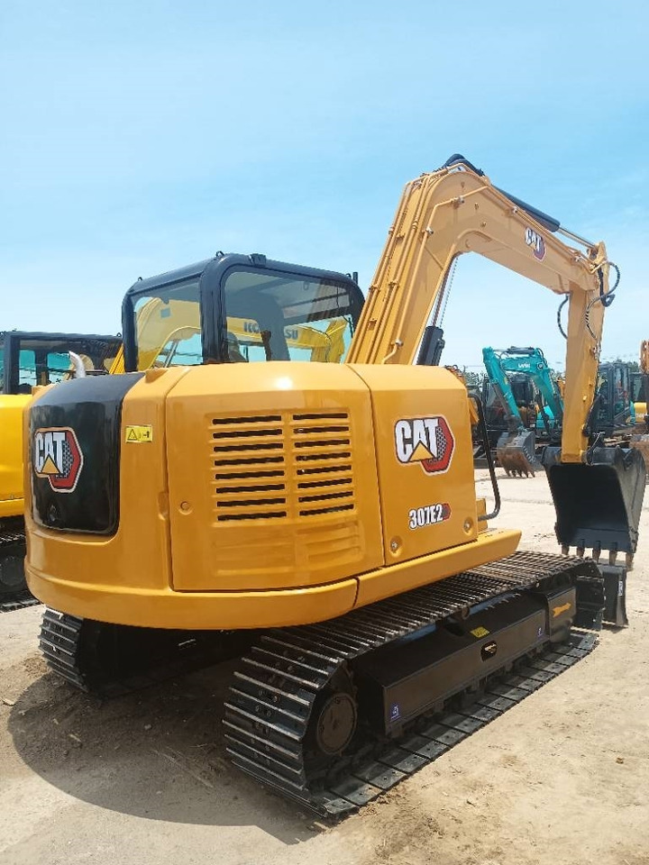 CAT 307E2 - Mini excavator: picture 2 CAT 307E2 - Mini excavator: picture 2